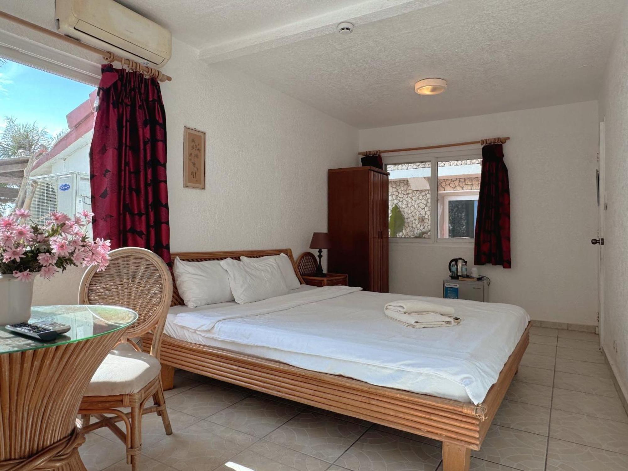 Sunset Beach Resort モアルボアル エクステリア 写真